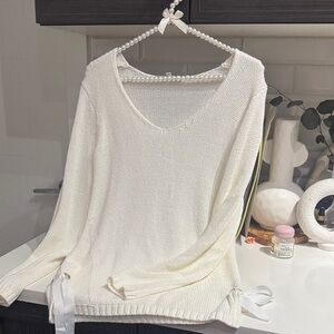CLEO Petite Elegant White V-Neck Sweater Knit material soft